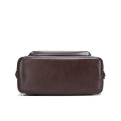 Luxurious vintage backpack - leather shoulder bag - with decorative V letterBackpacks