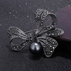 Crystal flower brooch - with black pearlBrooches