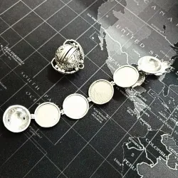 Expandable photo locket keyringKeyrings